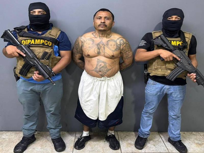 Roger Zalavarria, tras ser capturado por agentes de la DIPAMPCO.