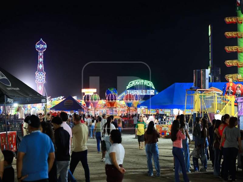 Las atracciones comenzaron a funcionar a partir de las cinco de la tarde en un predio ubicado entre el segundo anillo y la 27 calle, donde decenas de familias acudieron para disfrutar de las diferentes actividades. Fotos: Yoseph Amaya
