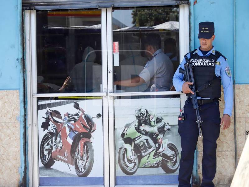 Las grabaciones de las cámaras de seguridad del local serán clave para que la Policía Nacional identifique y localice a los responsables.