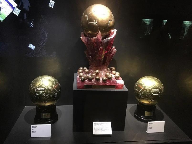 Cristiano recibe duro golpe: cancelan premio que le ganaba a Messi del Balón de Oro