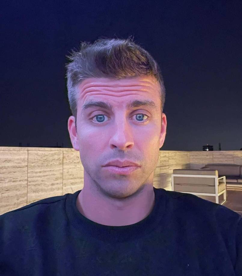 Según medios españoles, la mujer con la que Piqué le fue infiel a Shakira es una rubia de unos 20 años de edad. 