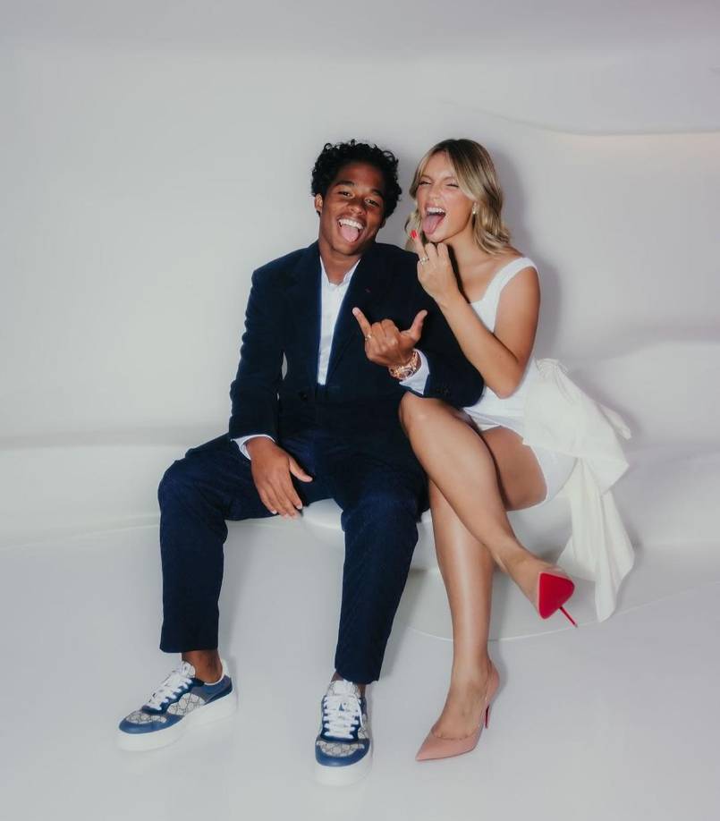 El jugador brasileño del Real Madrid sorprendió el pasado lunes 16 de septiembre (dos días antes del partido de Champions contra el Stuttgart) con una publicación en la que confirmó que se había casado con su novia modelo.