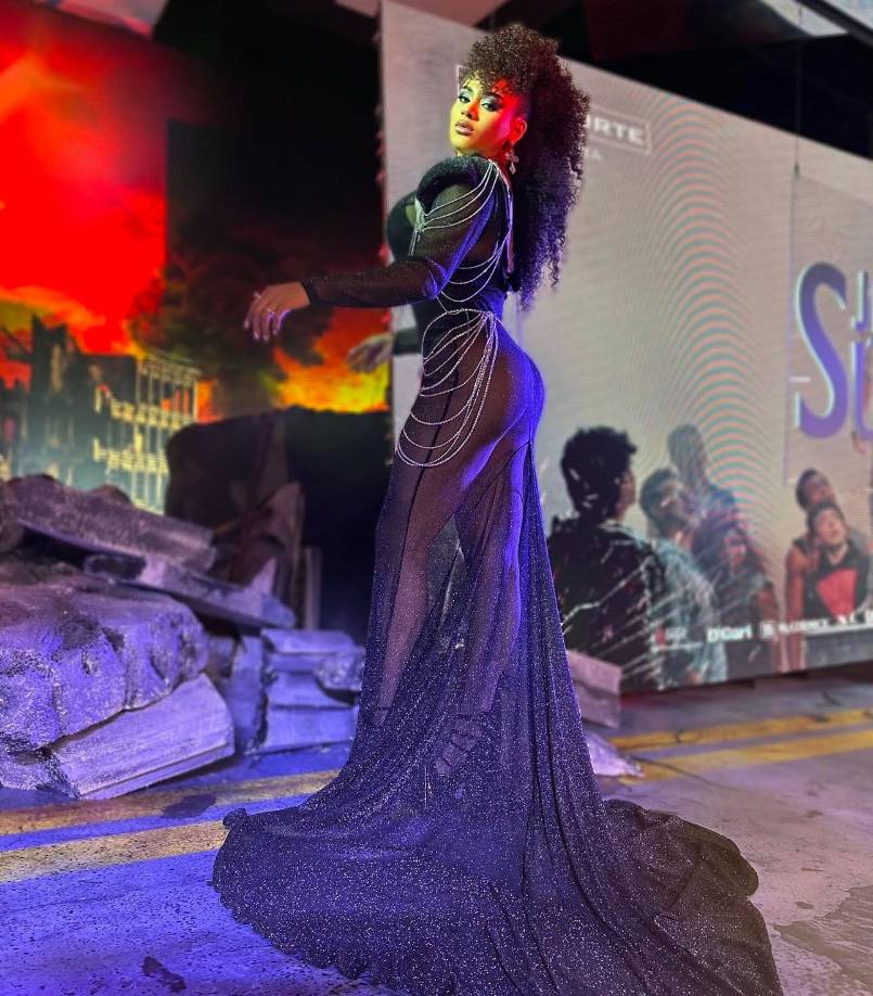 Actualmente Cesia Sáenz ha triunfado en escena, protagonizó un destacado personaje en la obra de teatro musical “Priscilla, Reina del Desierto”.