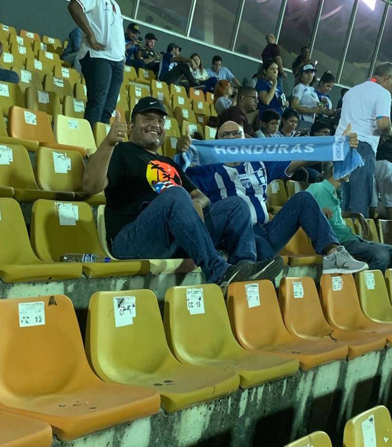 Garra catracha presente: fotos del ambiente Cuba-Honduras en estadio dominicano