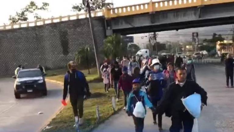 Unas 600 personas partieron de la zona norte y se dirigen hacia el punto aduanero de Corinto, fronterizo con Guatemala.