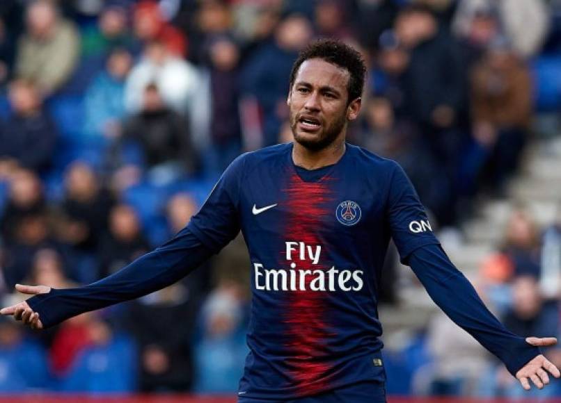 Según informa Telefoot, Neymar se plantearía seriamente su salida del París Saint Germain con el regreso de Leonardo a la dirección deportiva del club parisino, que provocaría la marcha de Antero Henrique, actual director deportivo del PSG, y quien es el principal valedor del crack brasileño. Además, el delantero quiere volver al Barcelona.