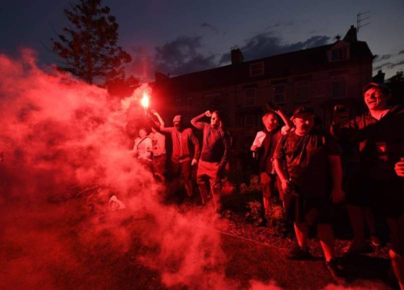 El Liverpool, treinta años después de su última coronación en la liga inglesa de fútbol, aseguró matemáticamente el título en la Premier League 2019-2020, este jueves en la 31ª jornada, tras la derrota por 2-1 del Manchester City, segundo, en el terreno del Chelsea.<br/>