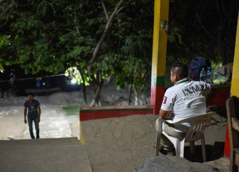 El Instituto Nacional de Migración de México (INM) se preparó desde la noche del viernes para la llegada de la caravana de migrantes hondureños.