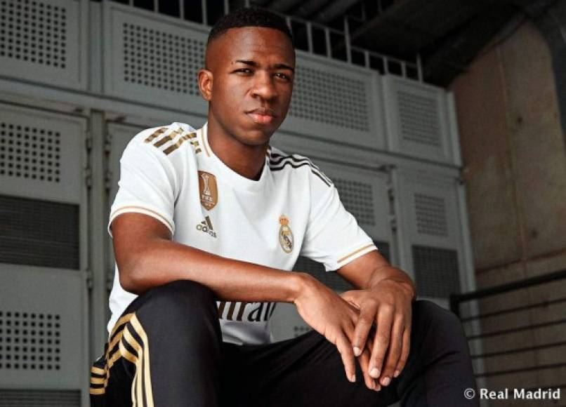 Vinicius también estaría en la puerta de salida del Real Madrid. Zidane ve con buenos ojos que vaya cedido a otro equipo para que vaya agarrando ritmo de competencia.