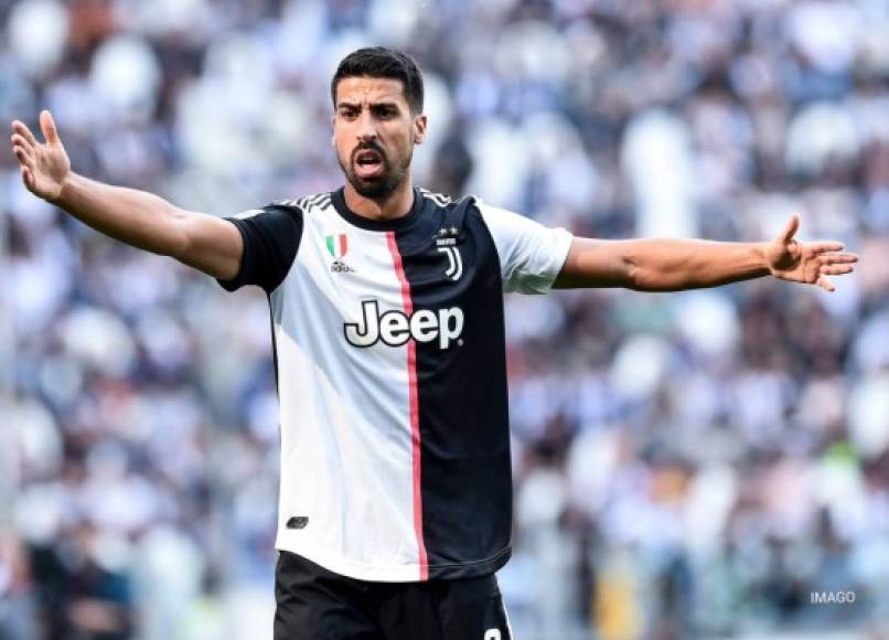 Sami Khedira también tendría las horas contadas en la Juventus. El club de Turín pensaría hacer lo mismo que con Higuaín, rescindir el contrato del alemán ya que no cuenta con él para la próxima temporada.