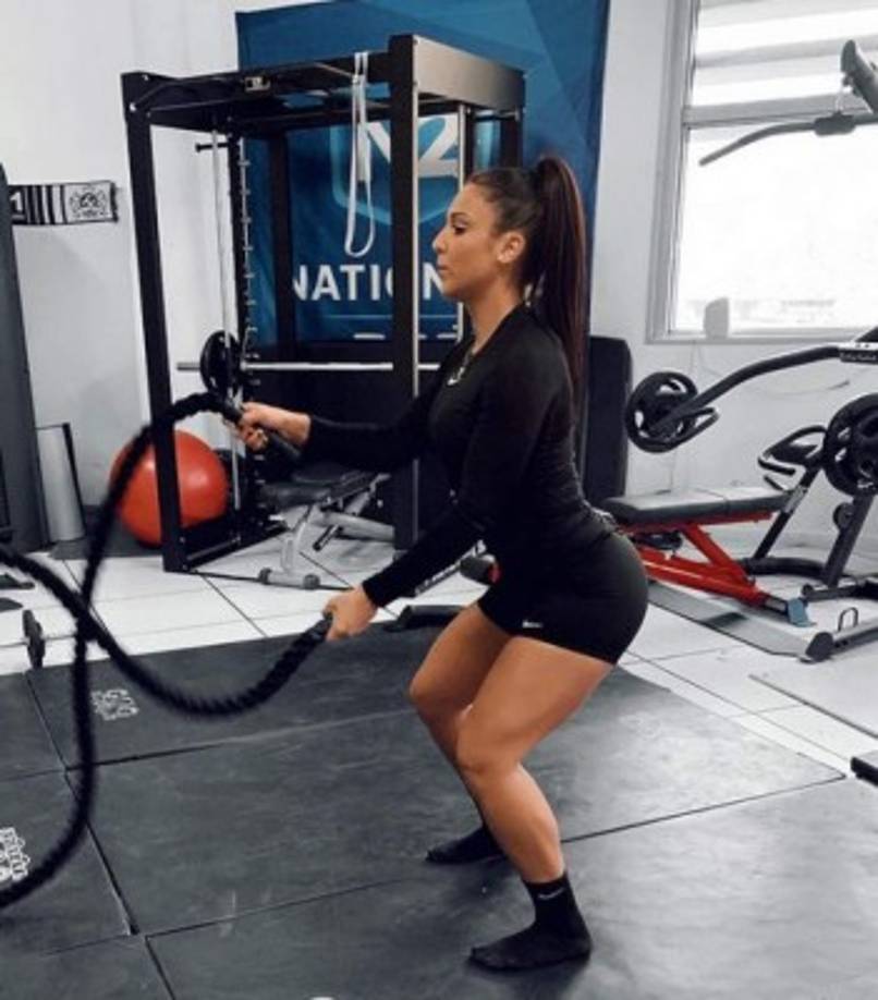 La futbolista es una obsesionada por el gimnasio. Esto le concede mantener una figura descomunal.