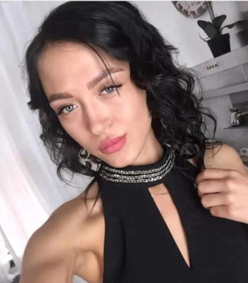 “Tenía problemas de salud mental. Hubo repetidos intentos de suicidio. Era el tipo de persona que veía defectos en todas partes: en sí misma, en las personas que la rodeaban, percibía todo de manera negativa. Estaba profundamente deprimida”, sintetizó.