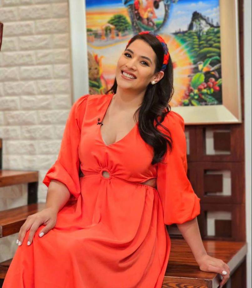 Luego de 4 años de no ver a su madre, Carolina se ha reencontrado con ella en España. 