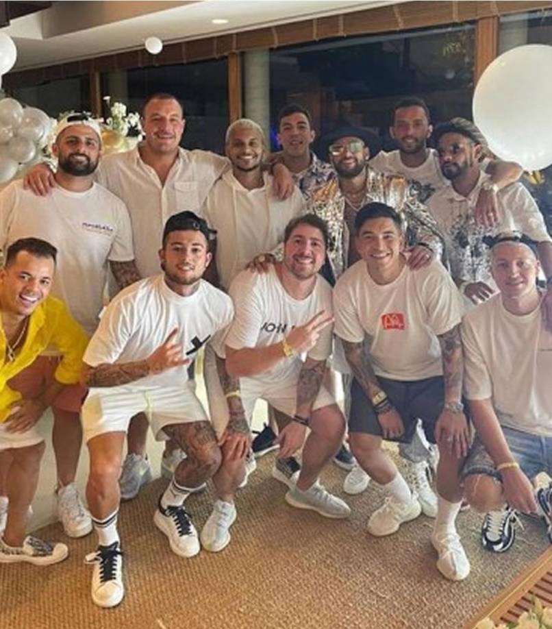 La relación de Neymar con Andrei es muy sociable. En las redes hay varias fotos de ellos divirtiéndose junto a otros amigos. Andrei incluso llama al jugador “hermano pequeño”.
