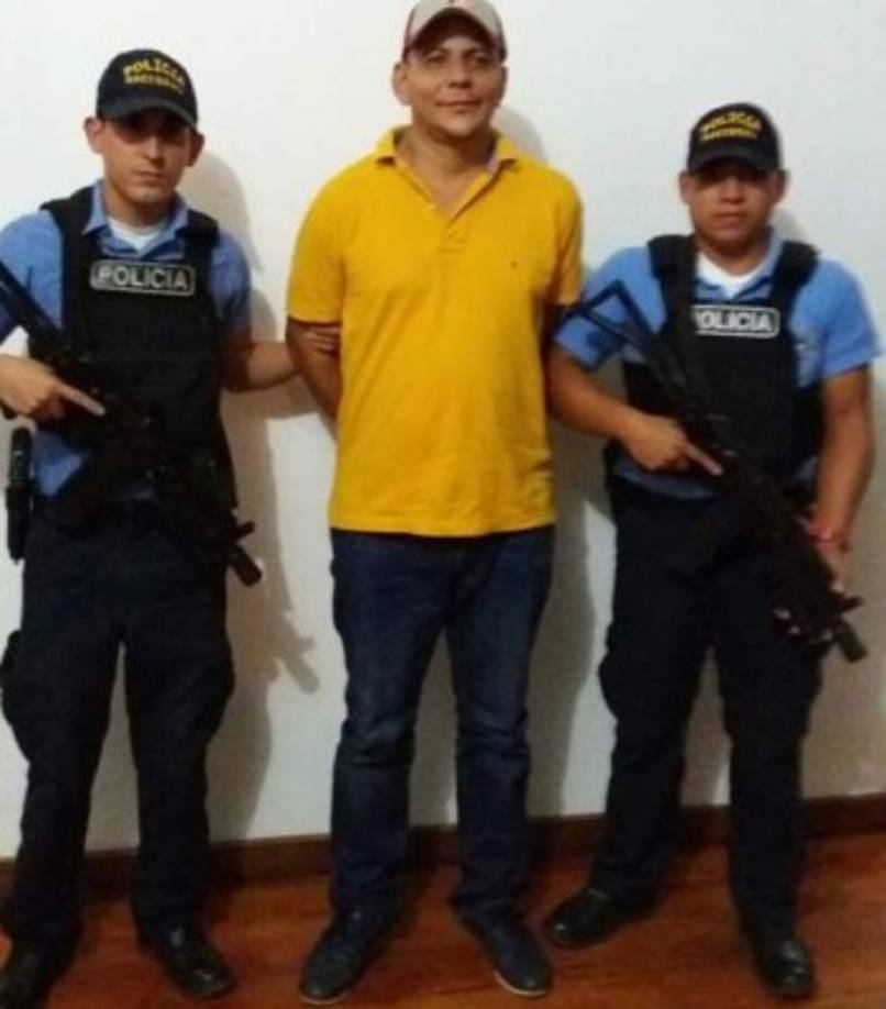 El hondureño Roberto de Jesús Soto García, sindicado de narcotráfico y pedido en extradición por el Gobierno de Estados Unidos, fue trasladado esta mañana del sábado del cuartel de los Cobras a la Corte Suprema de Justicia donde se realizó la primera audiencia.