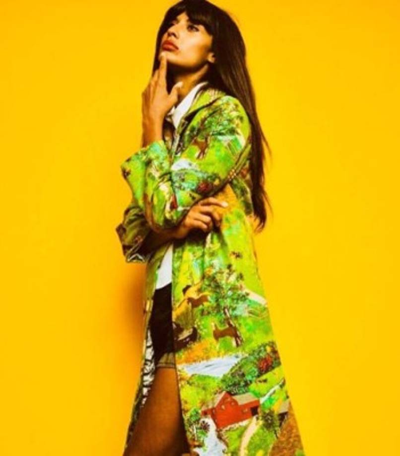 Para concluir su alegato, Jameela reconocía que lamentaba profundamente que la presión social hubiese conseguido que Khloé se obsesionara tanto con su físico, pero le recordaba que era su responsabilidad no perpetuar esa dinámica nociva en las nuevas generaciones de chicas que la consideran un ejemplo a seguir.