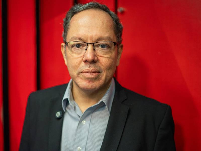 Rafael Delgado, economista y catedrático universitario, considera que la baja del precio del barril del petróleo debe reflejarse en la economía hondureña.