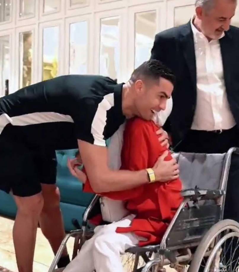 Según el medio ‘Sharq Emroz’, un gran número de abogados iraníes han presentado una denuncia por este abrazo, porque según la ley iraní, tocar a la mujer equivale a adulterio.