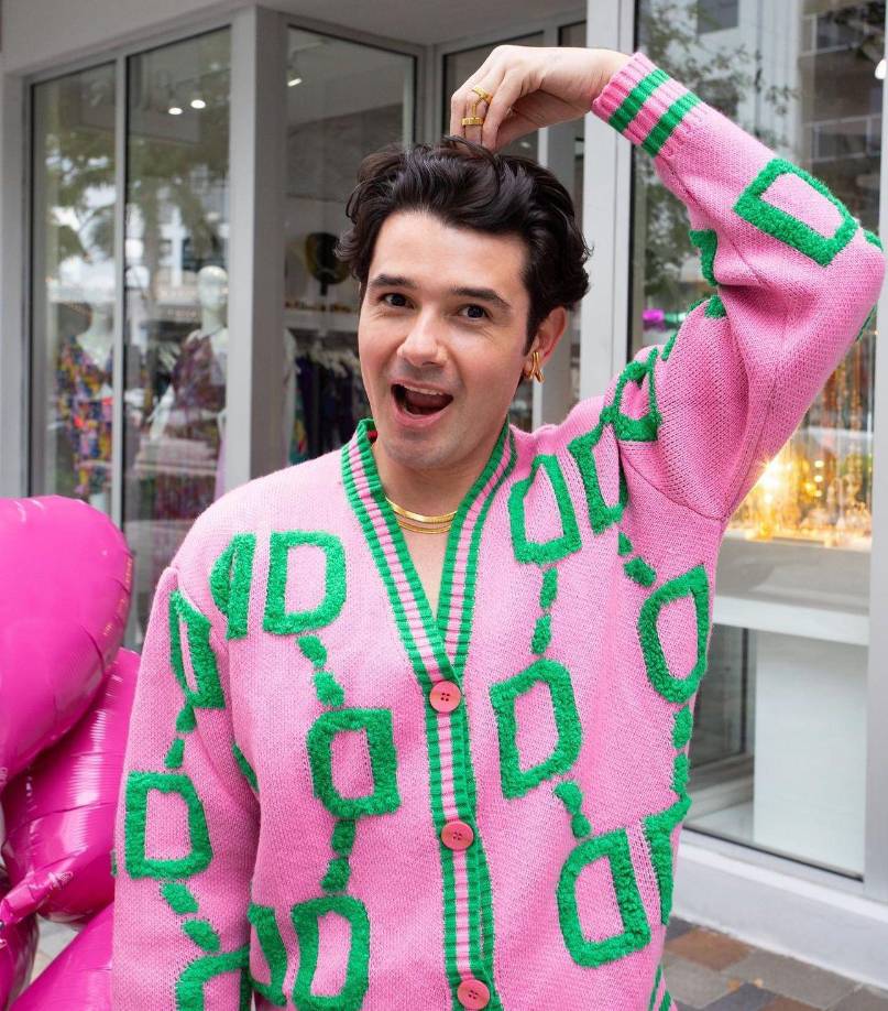 Facundo con su versatilidad en lo que hace ha logrado ganar el cariño de miles de hondureños que lo siguen en las redes sociales. Él ha hecho popular la frase en Honduras “Soy millonaria y me lo merezco”.