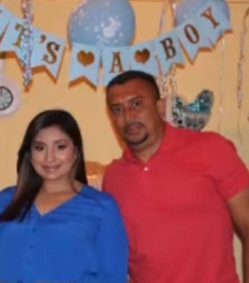 Rina Leal llegó a la escena del crimen, quien lloraba desconsoladamente por la muerte de su hermano.