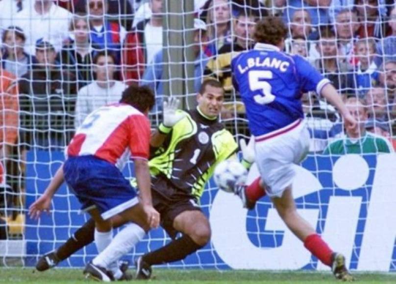 Al igual que Trezeguet en la Euro 2000, para coronarse campeones, Francia consiguió uno igual dos años antes en la Copa del Mundo por intermedio de Laurent Blanc.