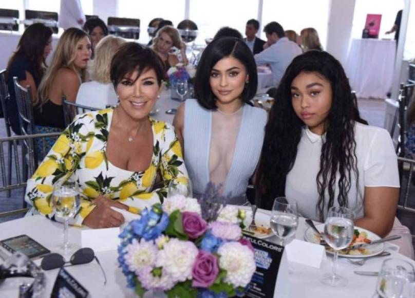 Desde que iniciaron su amistad Jordyn pasó a formar parte de los eventos de la familia Kardashian Jenner. Como la boda de Kim Kardashian y Kanye West en Italia en 2014.<br/><br/>La joven también comenzó a ser parte del show Keeping Up with the Kardashian, dándole una gran ventaja para convertirse en una influencer y empresaria (Jordyn tiene una línea de ropa, además de las colaboraciones que hizo en la línea de cosméticos de Kylie).