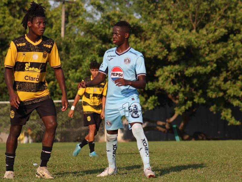 Jasiel Oliva durante el enfrentamiento vs Real España.