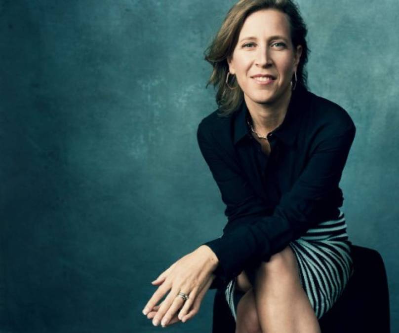 6. Susan Wojcicki es la ejecutiva más poderosa de internet, según la revista 'Time'. Se convirtió en la jefa de operaciones de YouTube tras laborar en Google durante casi 15 años. Wojcicki fue la empleada número 16 de Google, compañía que se fundó en el garaje de su casa.