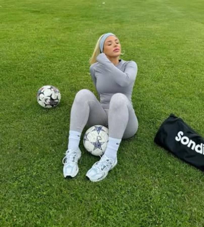 La expulsaron por un video polémico y ahora vuelve al fútbol como millonaria