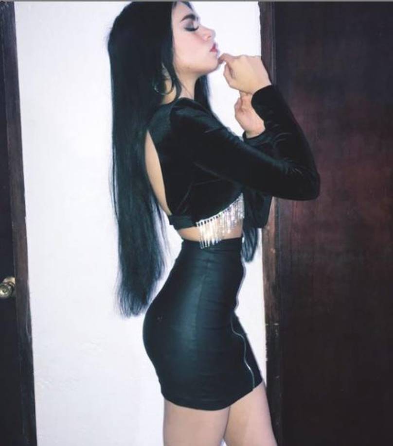 El primer disco que se encuentra publicado data de 2020 y se llama ‘Vol I’, este se encuentra conformado de cuatro de canciones: ‘Las huellas’, ‘Me vas a extrañar’, ‘Tengo que colgar’ y ‘Halo’. En la siguiente galería puedes ver la transformación de Irlanda Valenzuela en fotos através de los años.