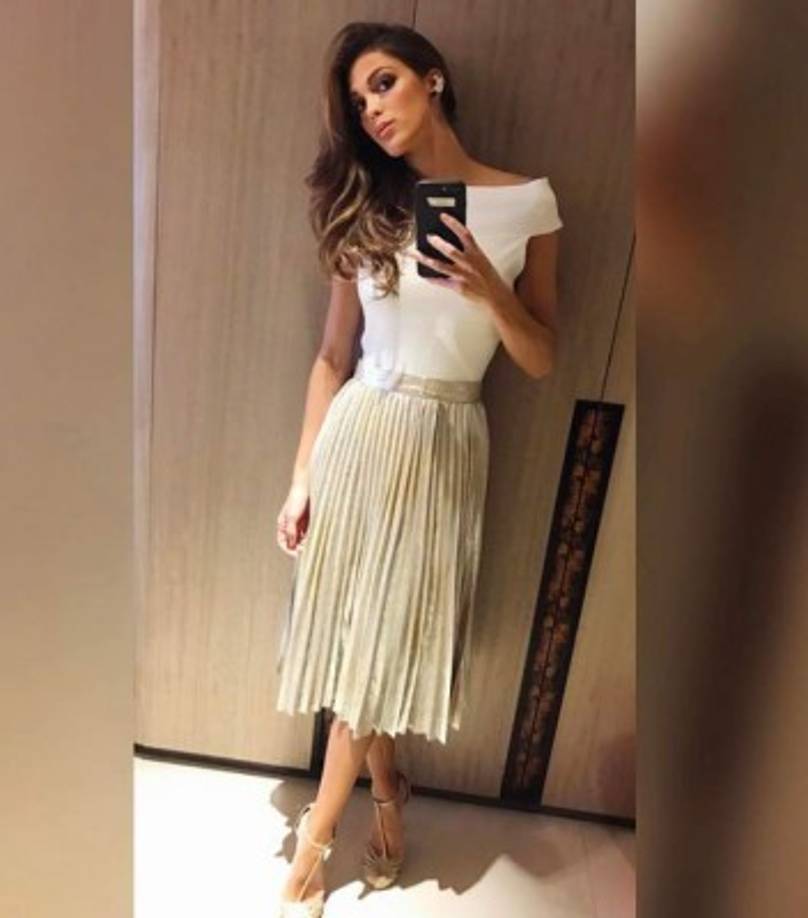 Mittenaere se ha mantenido ocupada durante los últimos 5 no solo en el certamen de belleza, sino persiguiendo su título en Cirugía Dental.