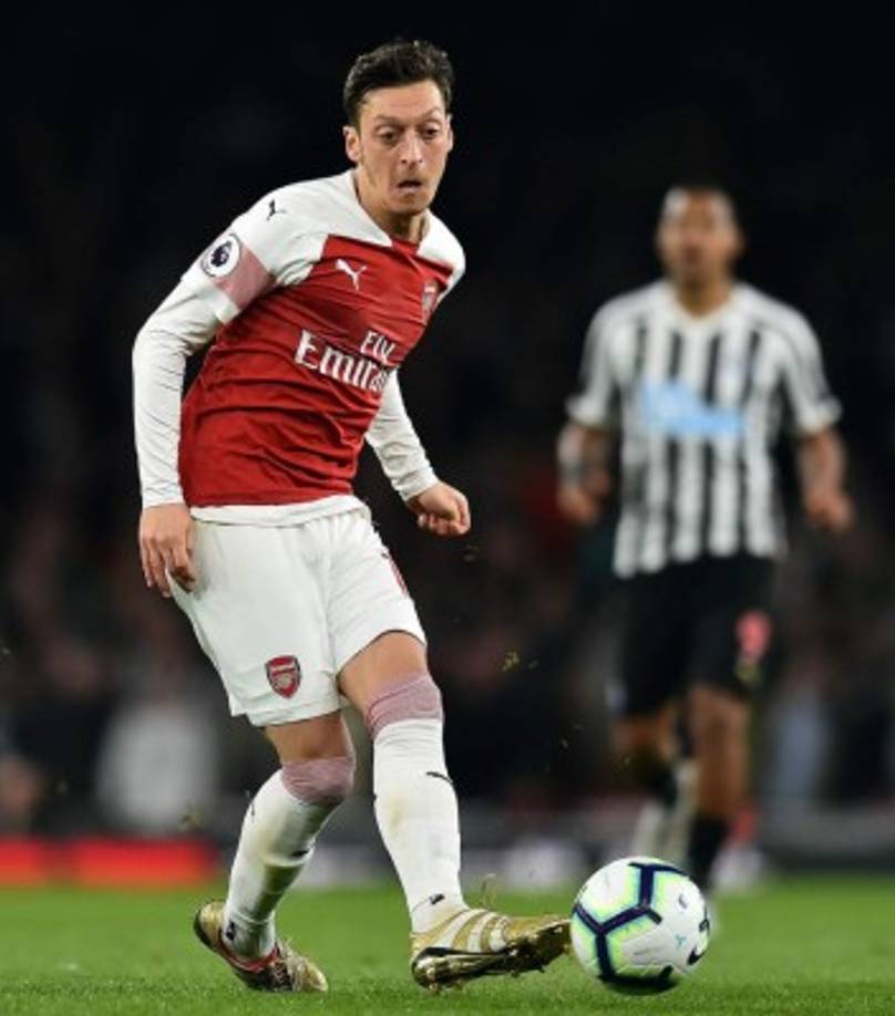 Mesut Özil - El mediocampista alemán del Arsenal de Inglaterra gana a la semana 496 mil euros.
