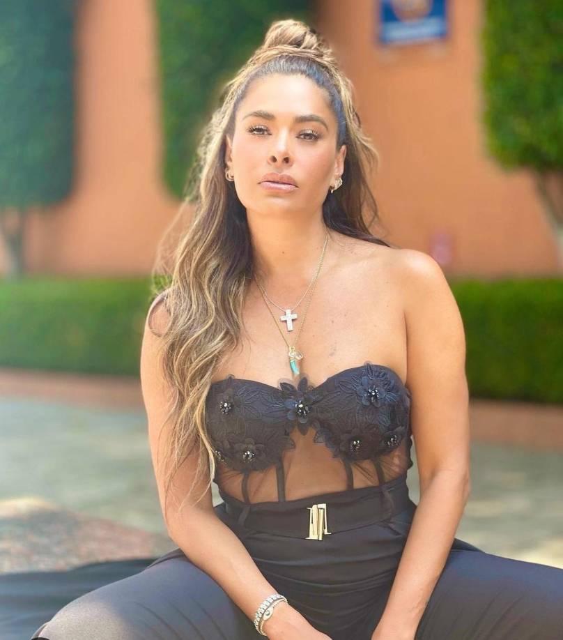 Recientemente, Montijo dijo que la iniciativa que está planeando es poner a la venta varios de sus looks en beneficio de personas de la tercera edad. 