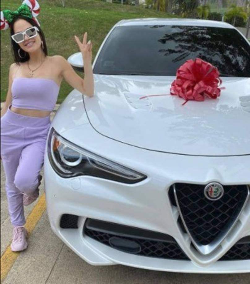 Pina ha tenido detalles demasiados personasles con Natti, como el auto que le regaló en Navidad.