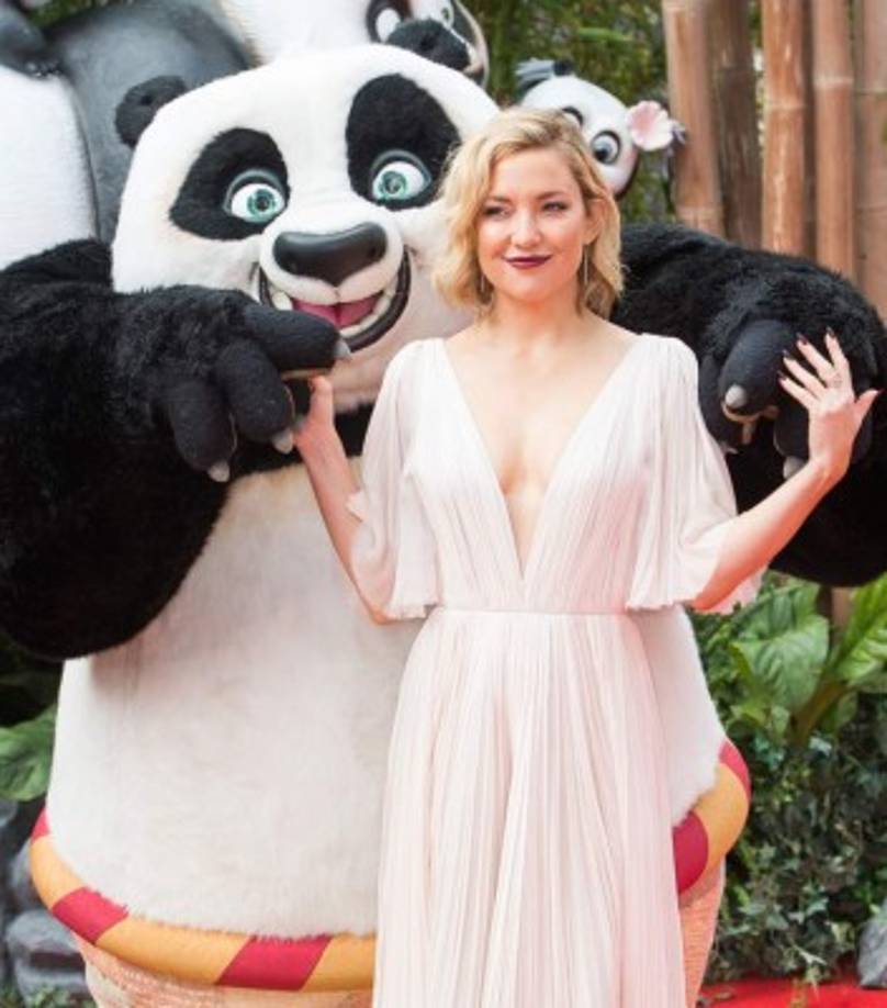 El diseño del vestido que utilizó Kate Hubson es de J.Mendel.