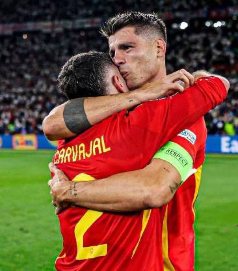 “Qué duro verte salir así del campo, tienes muchos huevos y volverás pronto, hermano”, las palabras de Álvaro Morata, su compañero en la selección española.