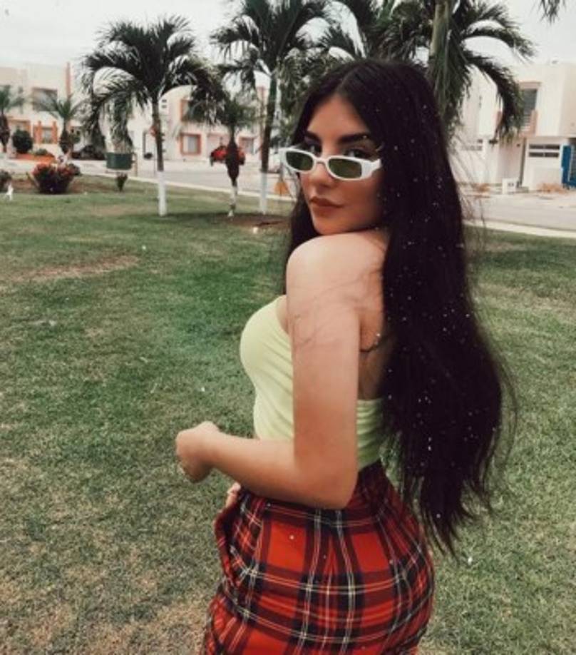 Su larga cabellera negra y su hermoso rostro reciben constantes piropos a diario.