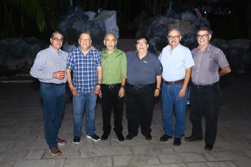 Roberto Herrera, Emilio Campos, René Valle, Ramón Mena, César Quiroz y Leonel Zúniga. “La manada”.