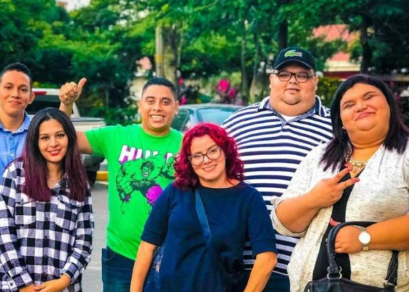 Los ‘sketch’ de este talentoso grupo de hondureños usaban la comedia y las redes sociales (Facebook y YouTube) para compartir ocurrencias del día que cualquier persona podría atravesar, eso sí, incluían siempre un mensaje reflexivo.