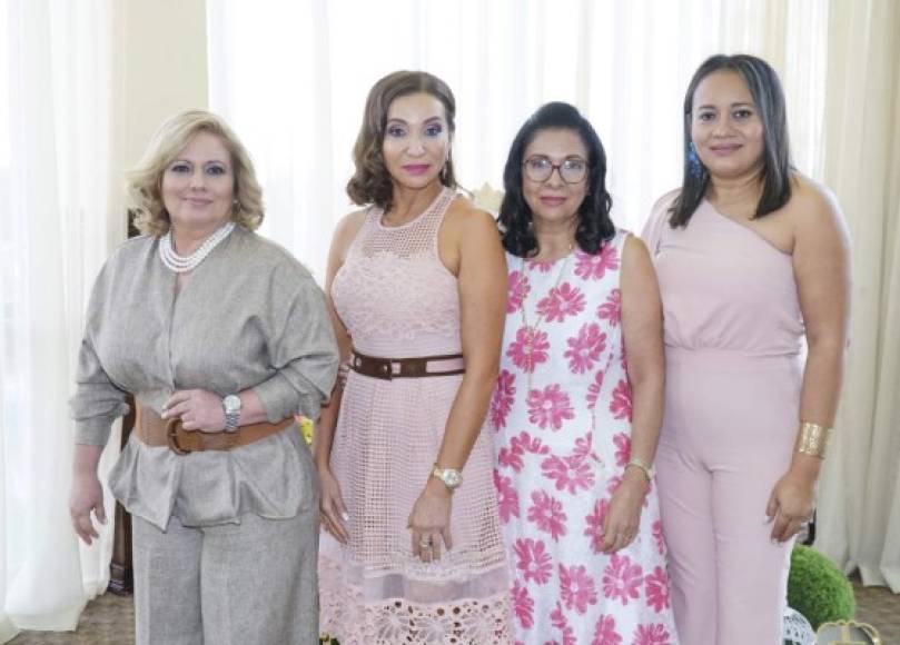 Elena Espinal, Emilia Monterroso, María de los Ángeles Valladares y Yolanda Guzmán.