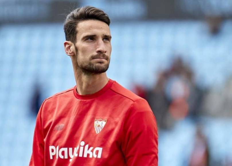 Sergio Rico: El portero español estaría saliendo del Sevilla y medios señalan que llegará al PSG de la Liga de Francia.<br/>