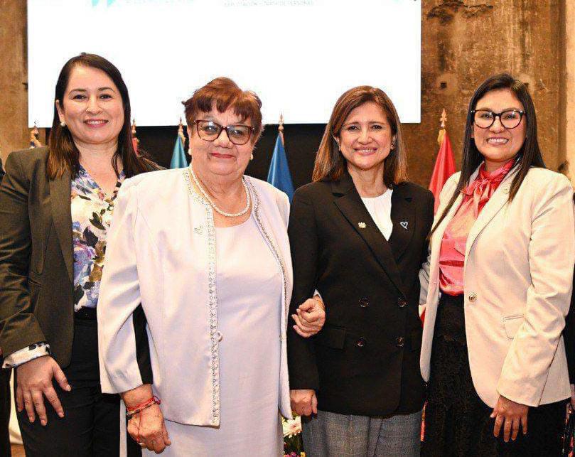 De Izquierda a derecha: Lizeth Hernández, coordinadora de Plan Trifinio, Doris Gutiérrez, designada presidencial, Karin Herrera, vicepresidenta de Guatemala, y Sua Martínez Ibarra, secretaria ejecutiva de CICESCT-Honduras y presidenta de la CORETT.