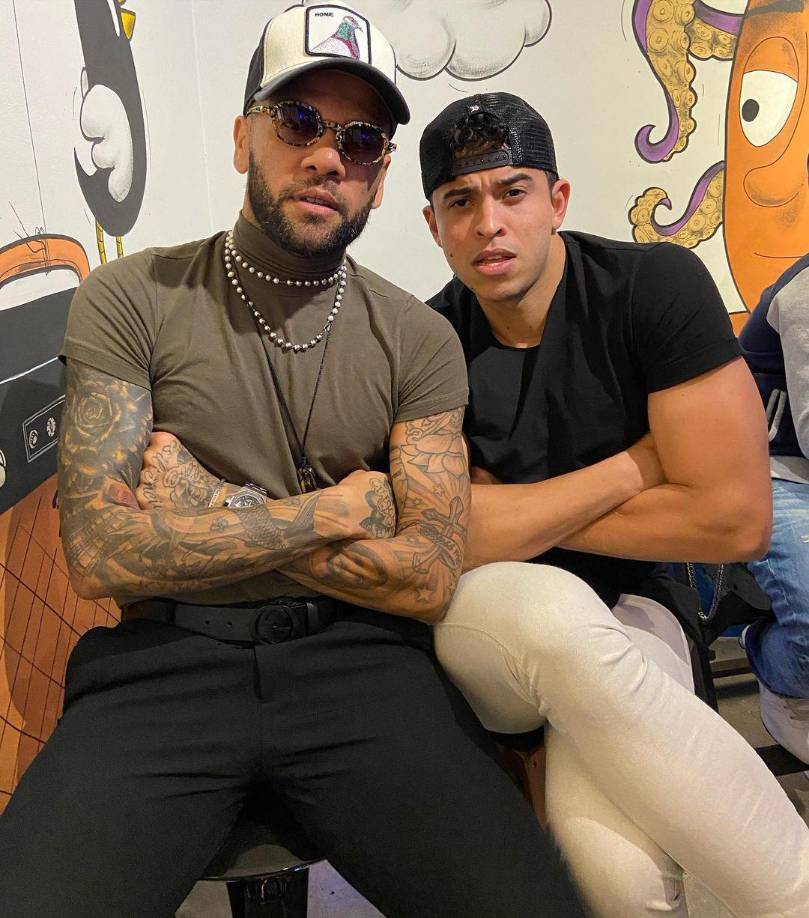 Bruno goza de la confianza de Dani Alves ya que inclusive recogió a su ex esposa Joana Sanz en el aeropuerto y la llevó hasta la prisión para que se vean cara a cara en medio de su separación.