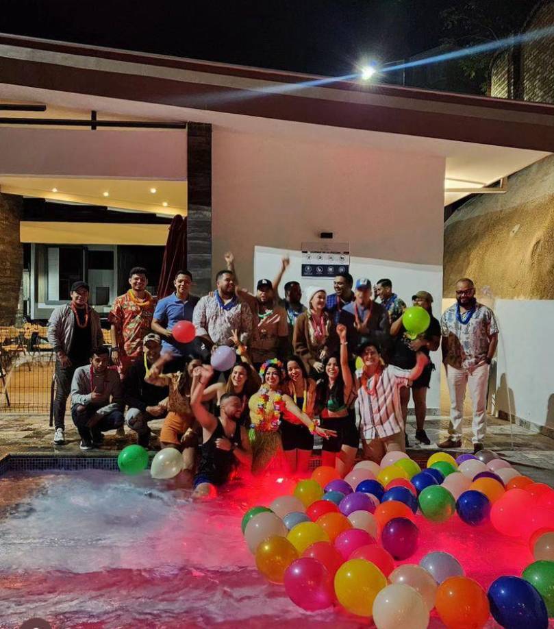 Y aunque el cumpleaños de la querida presentadora de televisión es el próximo 25 de enero, sus amigos decidieron festejar con anticipación. 