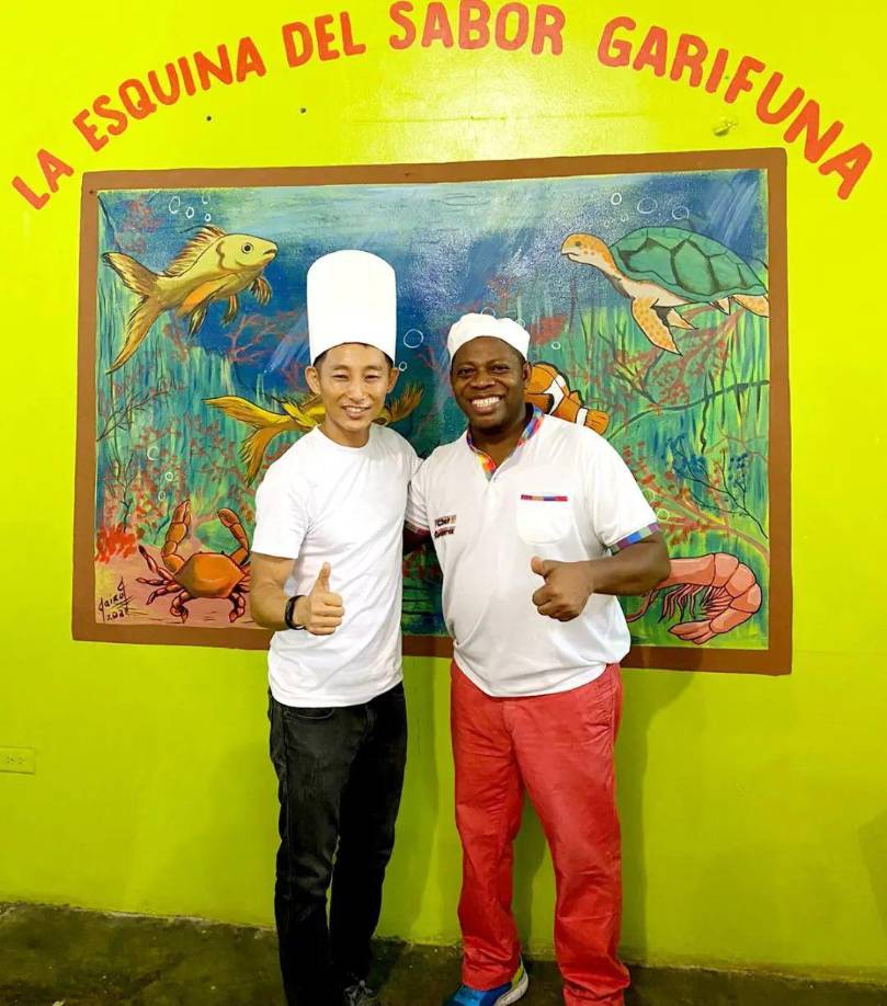 El Youtuber Shin Fujiyama escuchó del restaurante de Gutiérrez y decidió visitarlo para grabar un video cocinando juntos. 