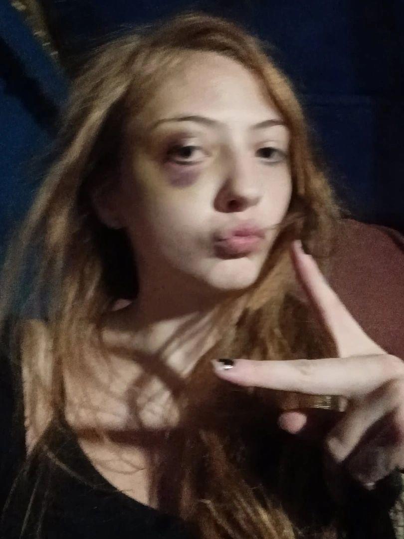 Hija mata a su padre a puñaladas; un día antes dejó un mensaje escalofriante