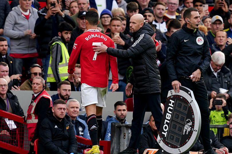 Erik ten Hag confirmó que tuvo una charla privada con Cristiano Ronaldo tras su desplante.