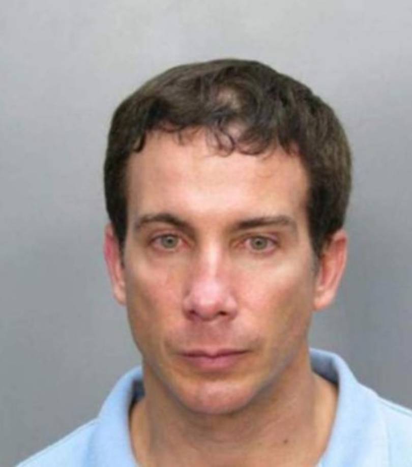 En la actualidad Adonis Losada tiene 55 años y guarda prisión por el resto de su vida en una cárcel de Miami. Muy poco o casi nada se sabe acerca del comediante, quien lleva una vida de silencio tras las rejas. Hasta el día de hoy, mucha gente todavía no puede creer que aquel divertido personaje de 'Doña Concha' podía guardar secretos tan oscuros y perversos.