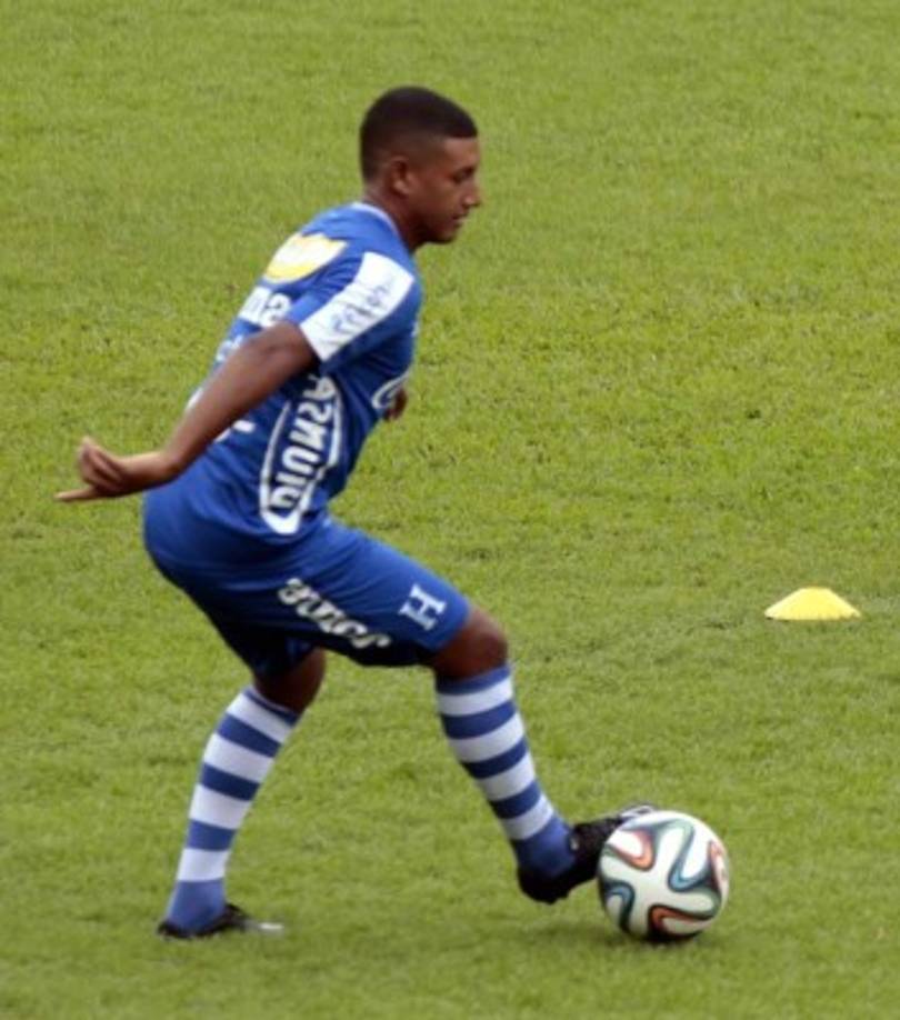 Bryan Acosta será titular en el centro del campo ante la baja de Jorge Claros por acumulación de amarillas.