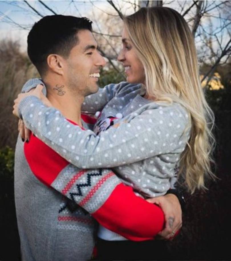 Luis Suárez y su esposa Sofia Balbi.